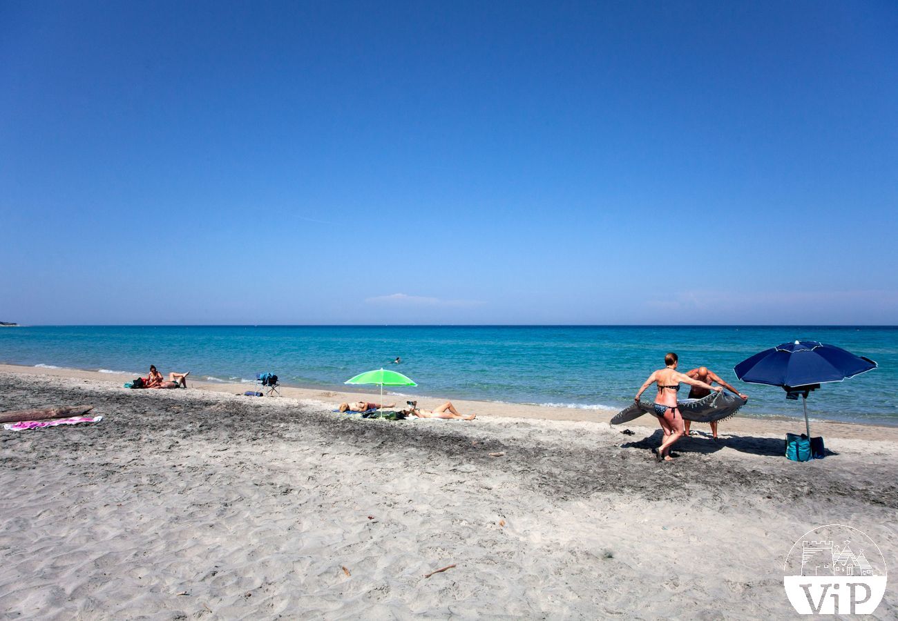 Appartamento a Carpignano Salentino - Appartamento uso piscina e campo calcetto per soggiorni in Puglia m401