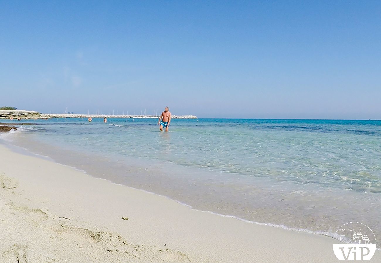 Appartamento a Carpignano Salentino - Appartamento uso piscina e campo calcetto per soggiorni in Puglia m401