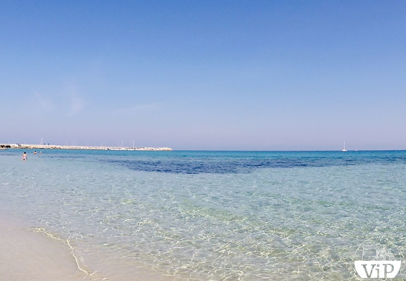 Appartamento a Carpignano Salentino - Appartamento adatto ai disabili con piscina condivisa per vacanze pugliesi m402