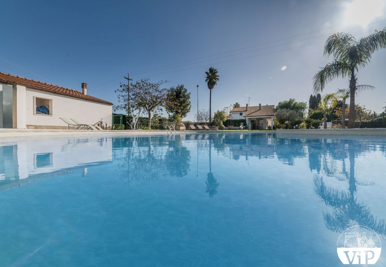 Villa a Corigliano d´Otranto - Villa vacanze con grande piscina privata, 5 camere letto e 4 bagni m550