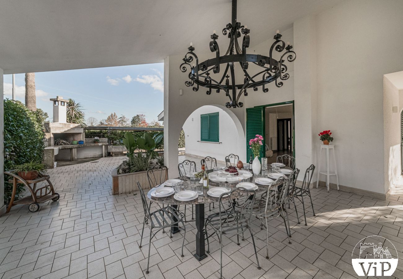 Villa a Corigliano d´Otranto - Villa vacanze con grande piscina privata, 5 camere letto e 4 bagni m550
