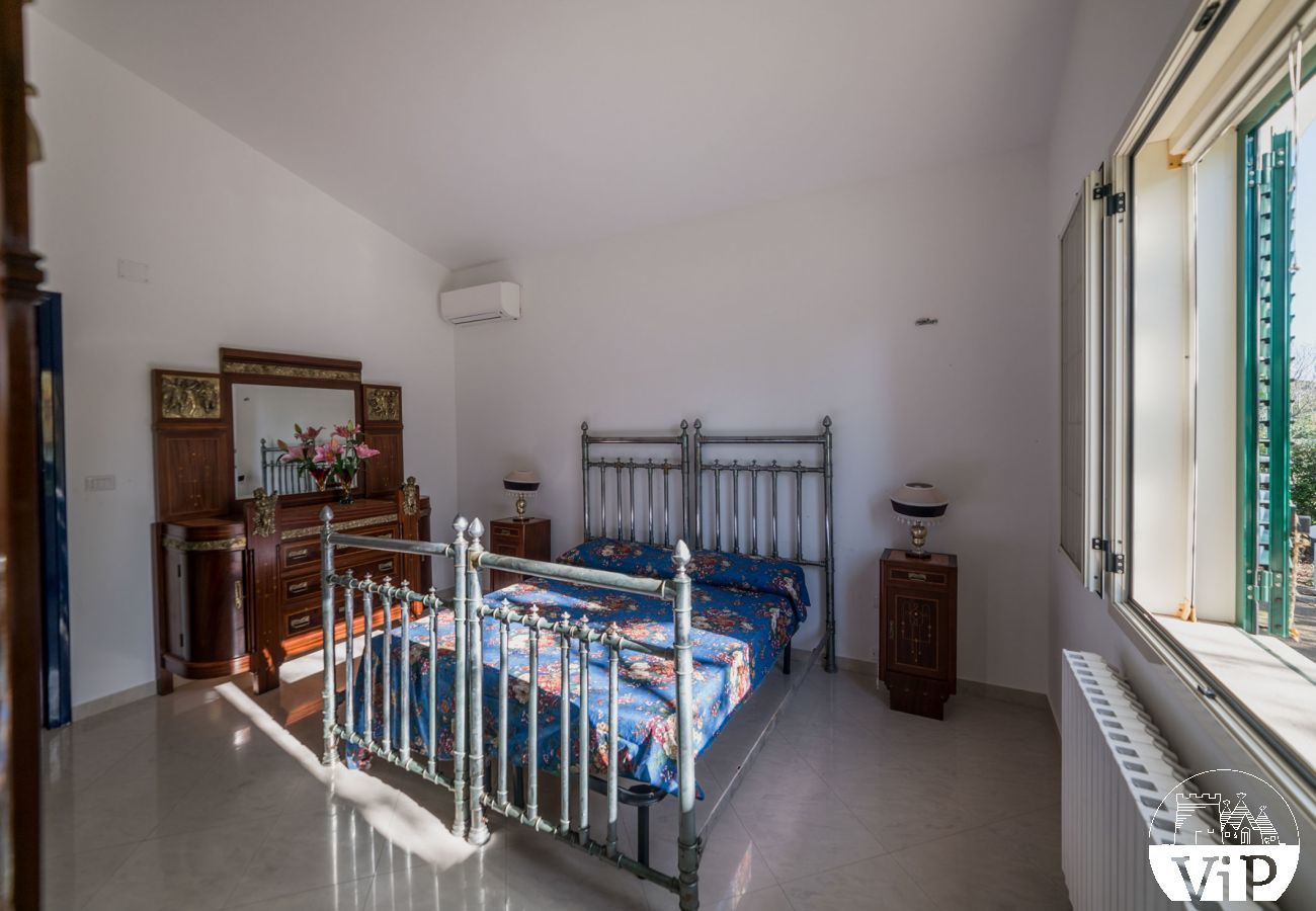 Villa a Corigliano d´Otranto - Villa vacanze con grande piscina privata, 5 camere letto e 4 bagni m550