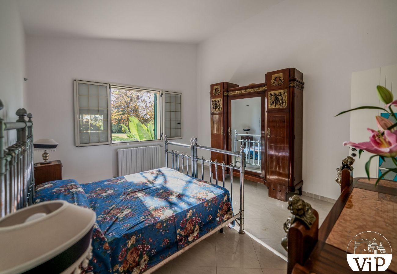 Villa a Corigliano d´Otranto - Villa vacanze con grande piscina privata, 5 camere letto e 4 bagni m550