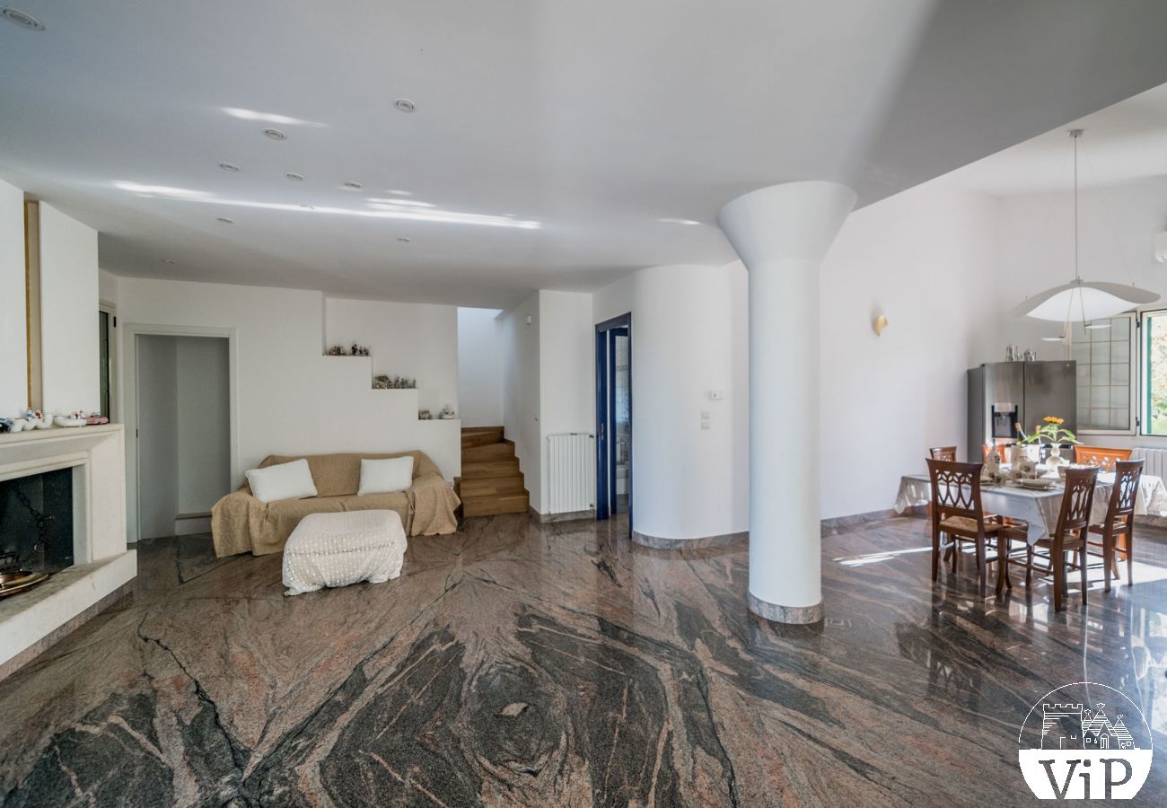 Villa a Corigliano d´Otranto - Villa vacanze con grande piscina privata, 5 camere letto e 4 bagni m550