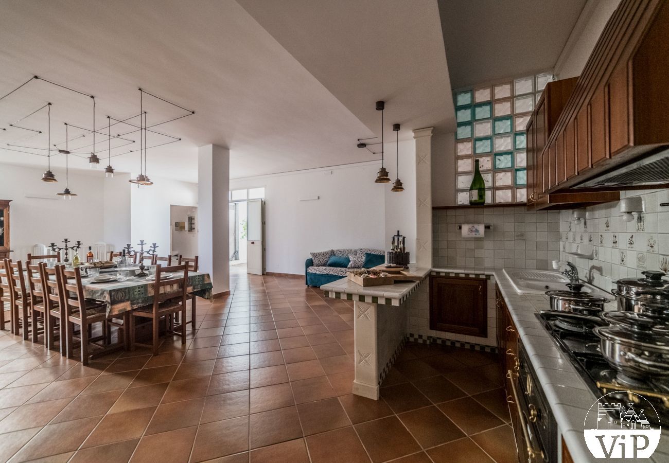 Villa a Corigliano d´Otranto - Villa vacanze con grande piscina privata, 5 camere letto e 4 bagni m550