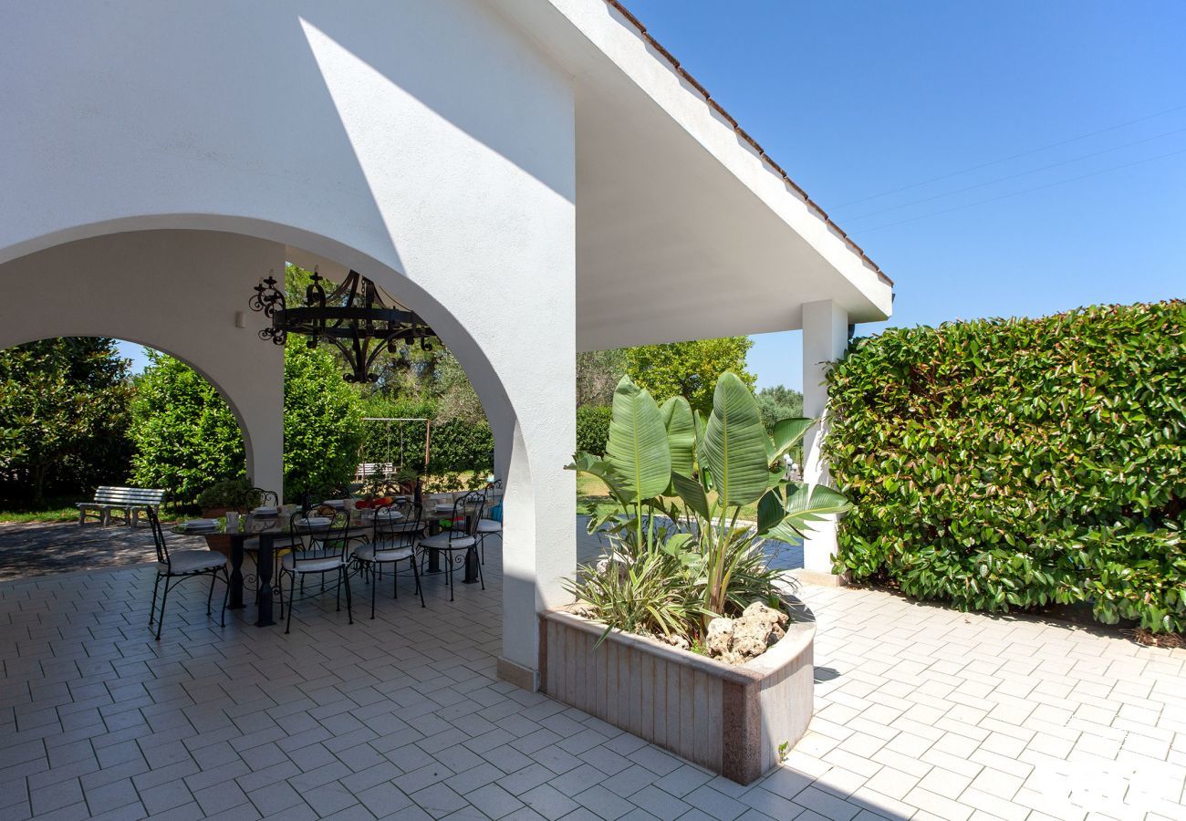 Villa a Corigliano d´Otranto - Villa vacanze con grande piscina privata, 5 camere letto e 4 bagni m550