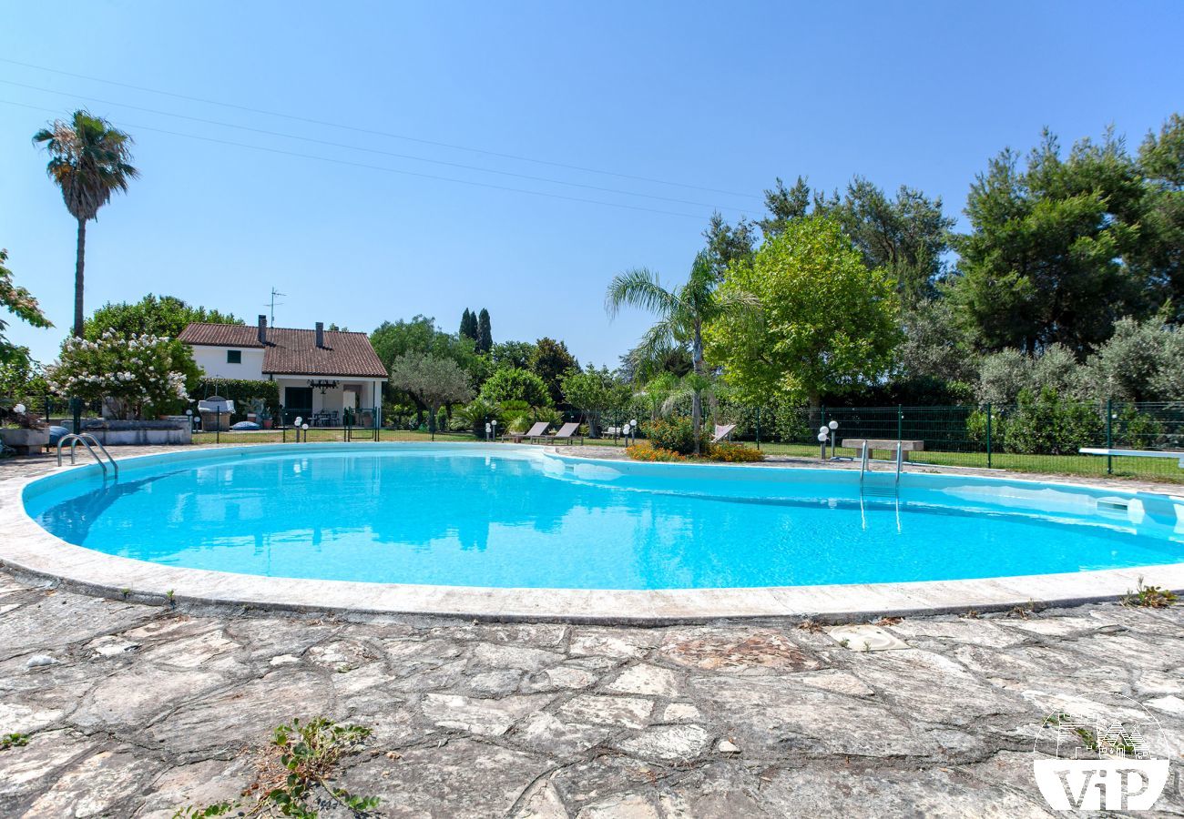 Villa a Corigliano d´Otranto - Villa vacanze con grande piscina privata, 5 camere letto e 4 bagni m550