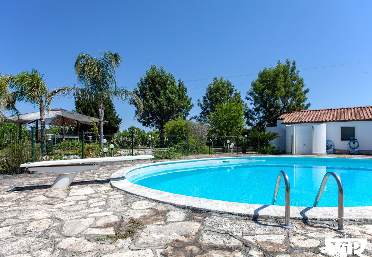 Villa a Corigliano d´Otranto - Villa vacanze con grande piscina privata, 5 camere letto e 4 bagni m550