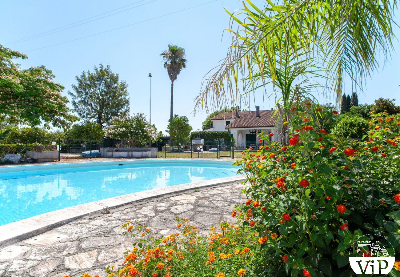 Villa a Corigliano d´Otranto - Villa vacanze con grande piscina privata, 5 camere letto e 4 bagni m550