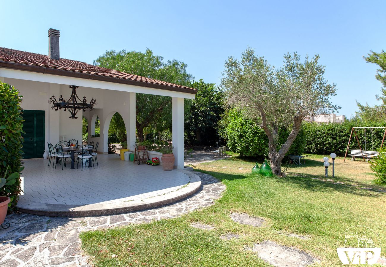 Villa a Corigliano d´Otranto - Villa vacanze con grande piscina privata, 5 camere letto e 4 bagni m550
