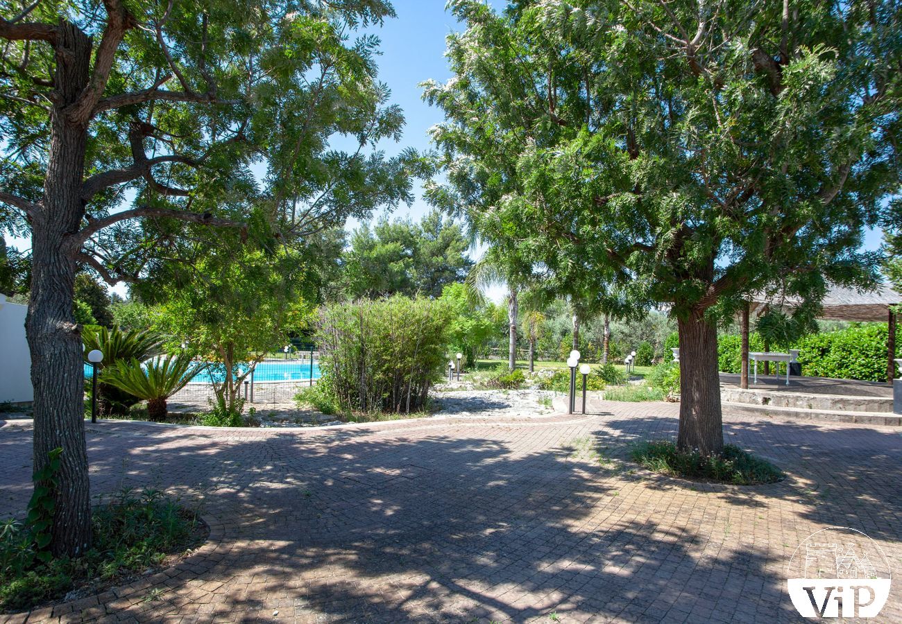 Villa a Corigliano d´Otranto - Villa vacanze con grande piscina privata, 5 camere letto e 4 bagni m550