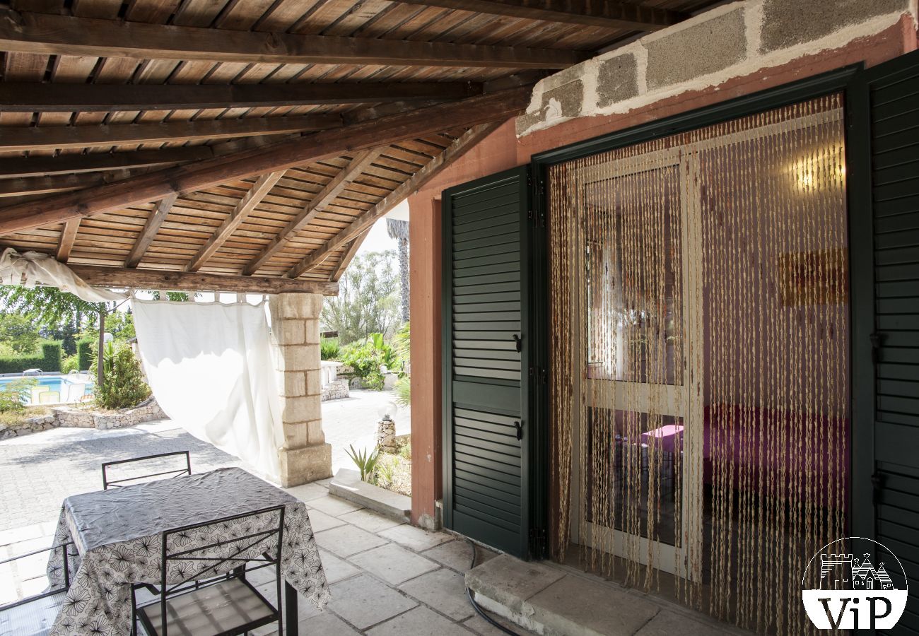 Villa a Specchia - Villa con grande piscina e idromassaggio per gruppo numeroso m350