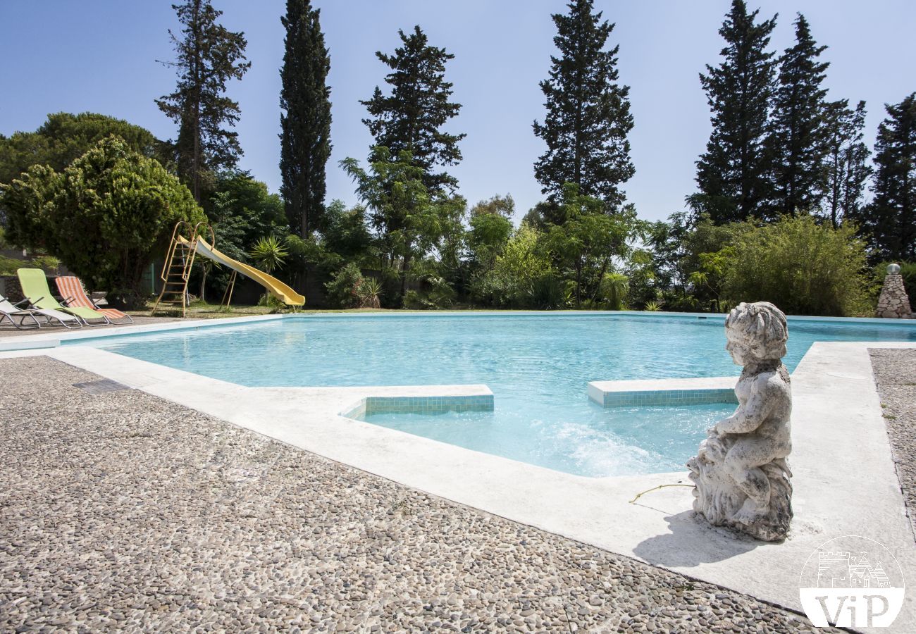 Villa a Specchia - Villa con grande piscina e idromassaggio per gruppo numeroso m350