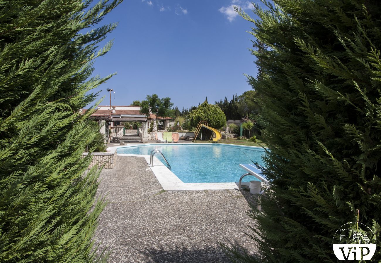Villa a Specchia - Villa con grande piscina e idromassaggio per gruppo numeroso m350
