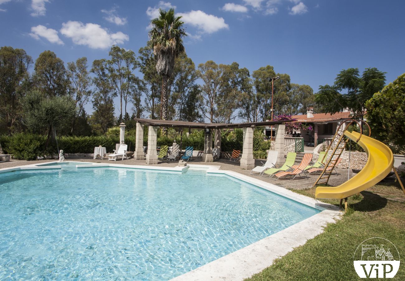 Villa a Specchia - Villa con grande piscina e idromassaggio per gruppo numeroso m350