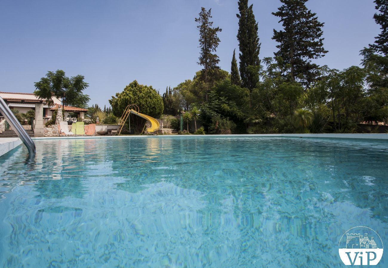Villa a Specchia - Villa con grande piscina e idromassaggio per gruppo numeroso m350