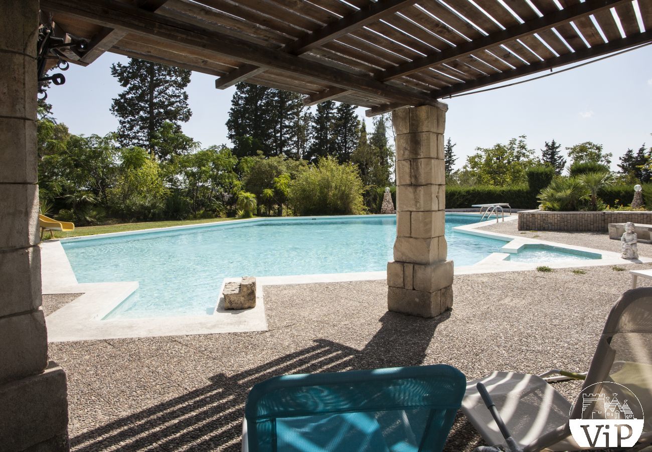 Villa a Specchia - Villa con grande piscina e idromassaggio per gruppo numeroso m350