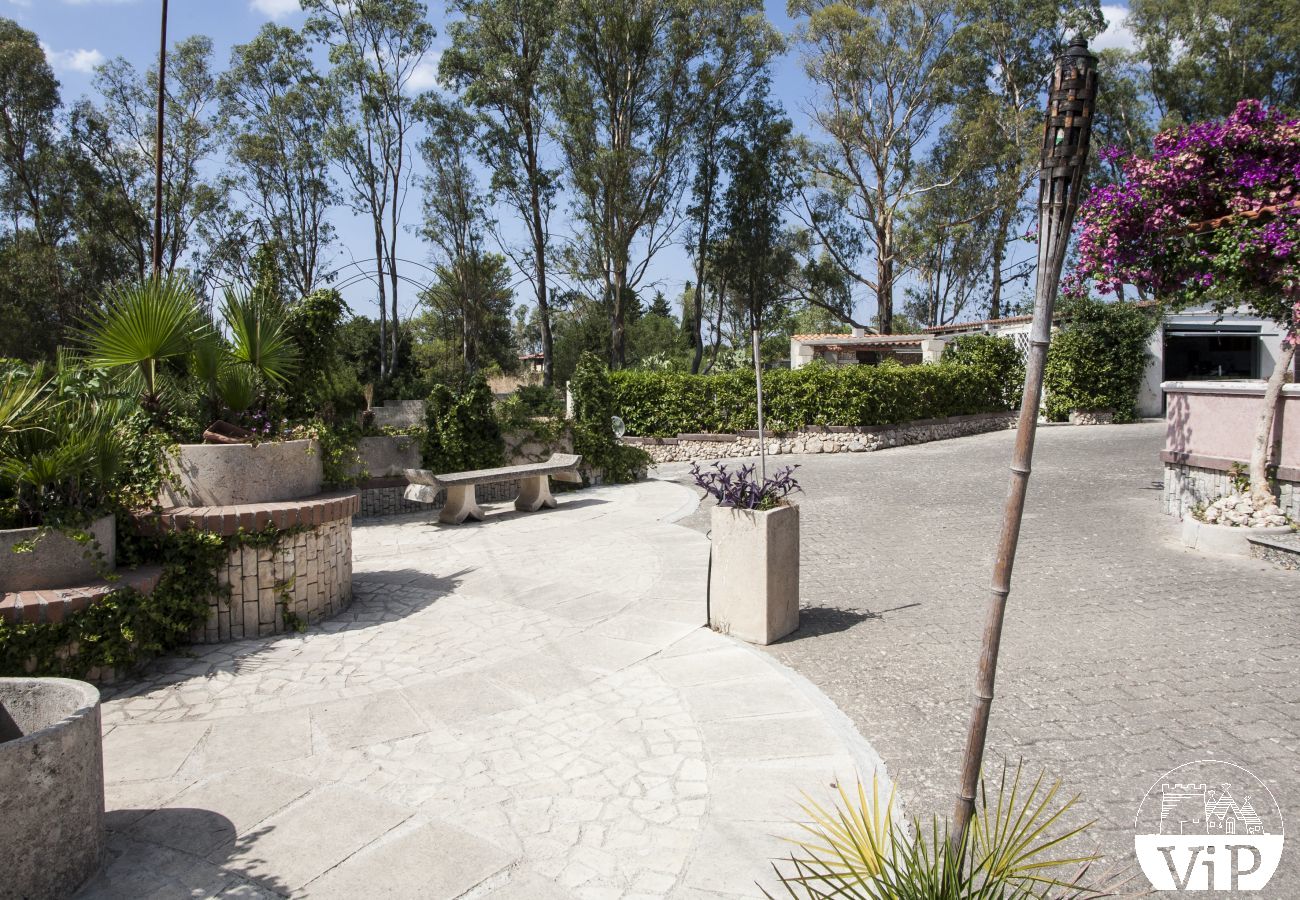 Villa a Specchia - Villa con grande piscina e idromassaggio per gruppo numeroso m350