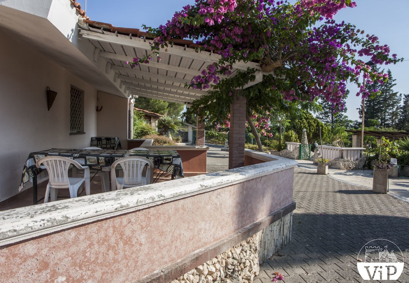 Villa a Specchia - Villa con grande piscina e idromassaggio per gruppo numeroso m350