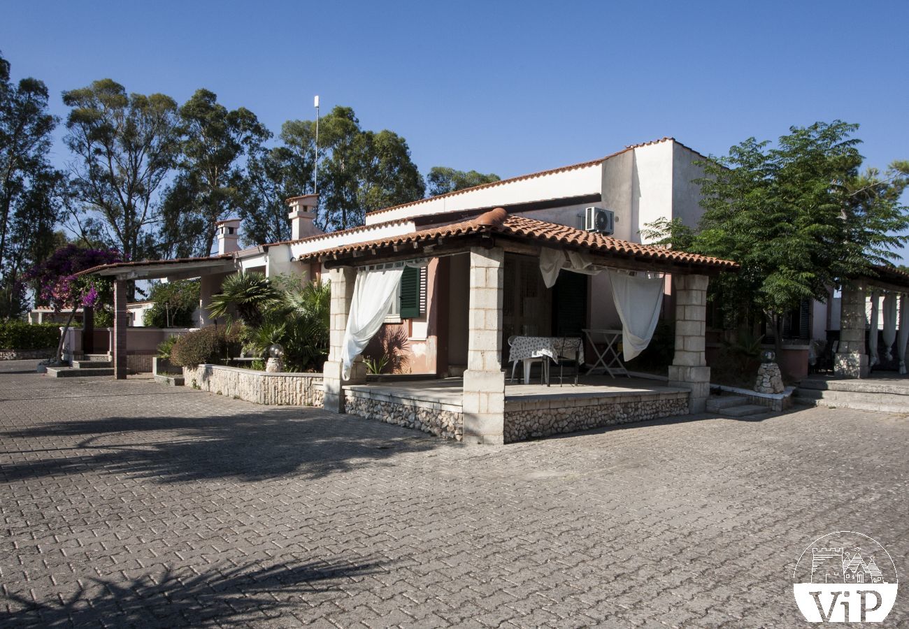 Villa a Specchia - Villa con grande piscina e idromassaggio per gruppo numeroso m350