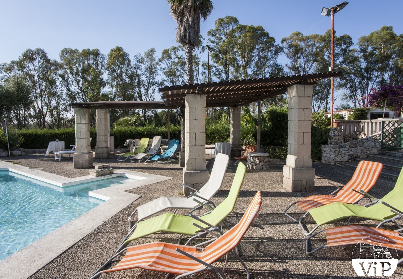 Villa a Specchia - Villa con grande piscina e idromassaggio per gruppo numeroso m350