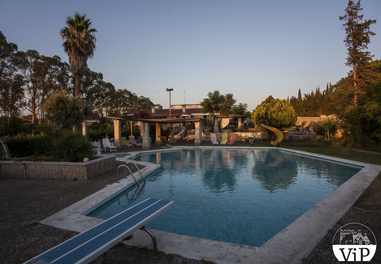 Villa a Specchia - Villa con grande piscina e idromassaggio per gruppo numeroso m350