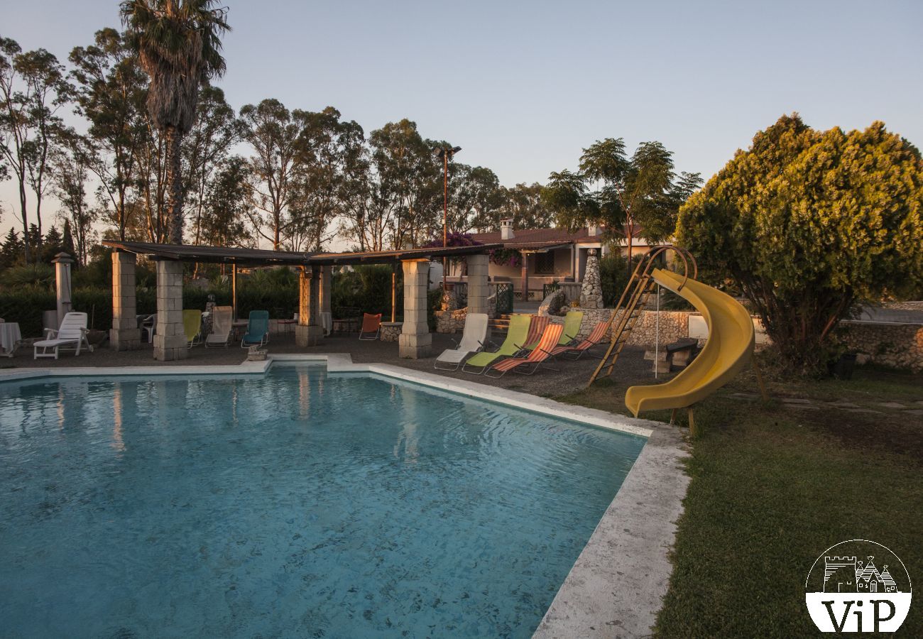Villa a Specchia - Villa con grande piscina e idromassaggio per gruppo numeroso m350