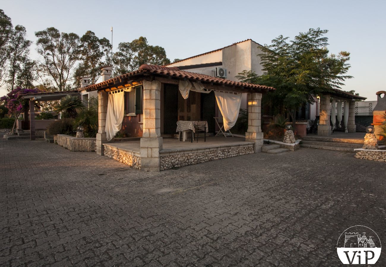 Villa a Specchia - Villa con grande piscina e idromassaggio per gruppo numeroso m350