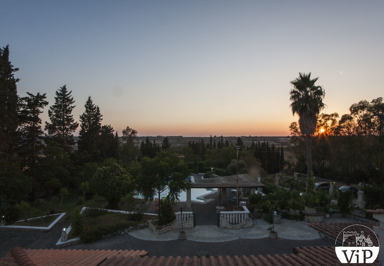 Villa a Specchia - Villa con grande piscina e idromassaggio per gruppo numeroso m350