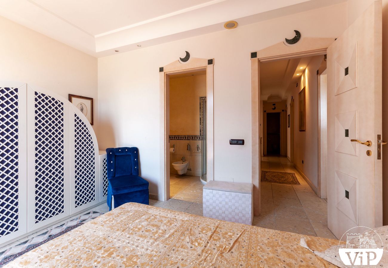 Villa a Galatina - Villa con piscina, campo da tennis, sauna, 6 camere da letto, m850