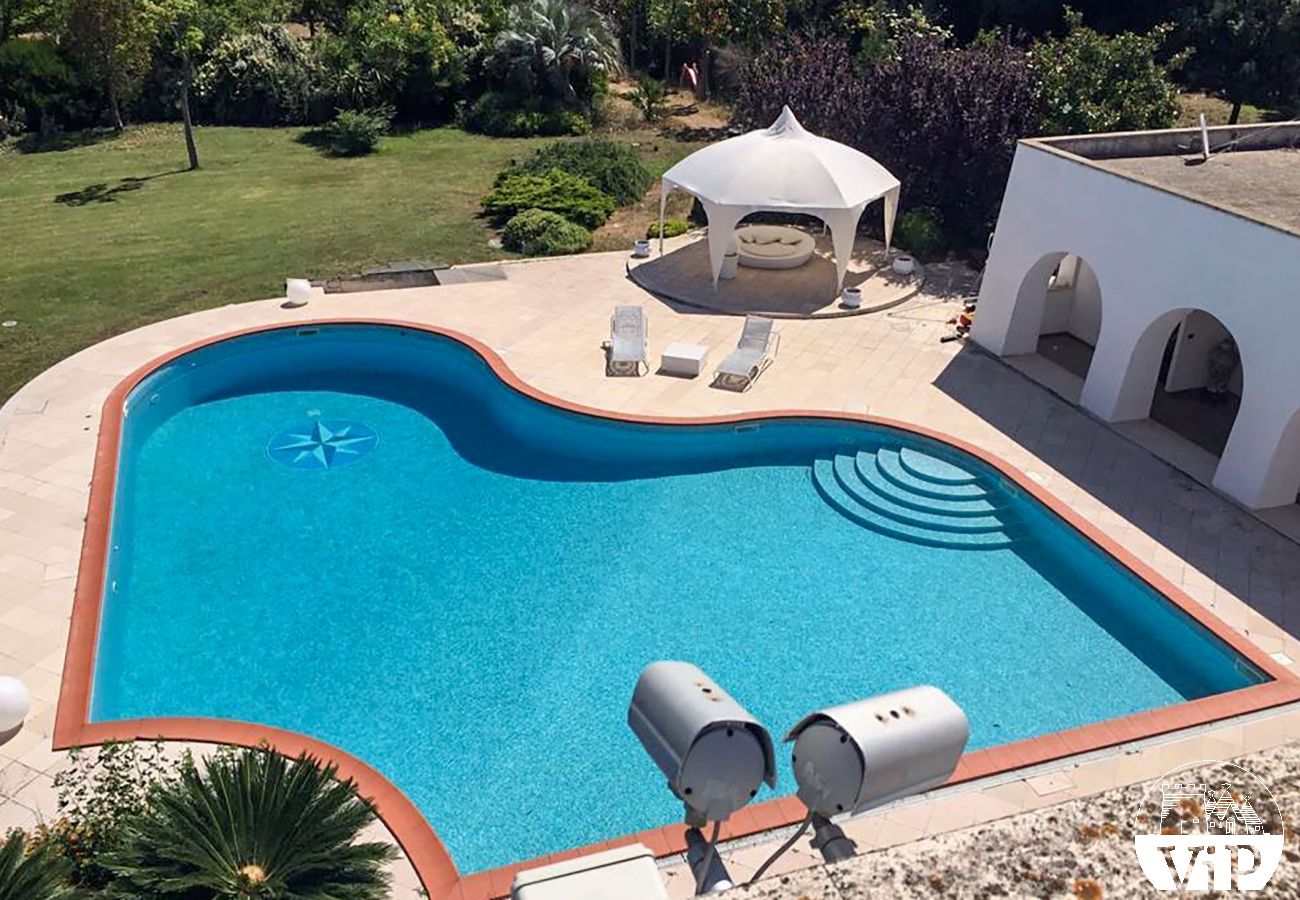 Villa a Galatina - Villa con piscina, campo da tennis, sauna, 6 camere da letto, m850