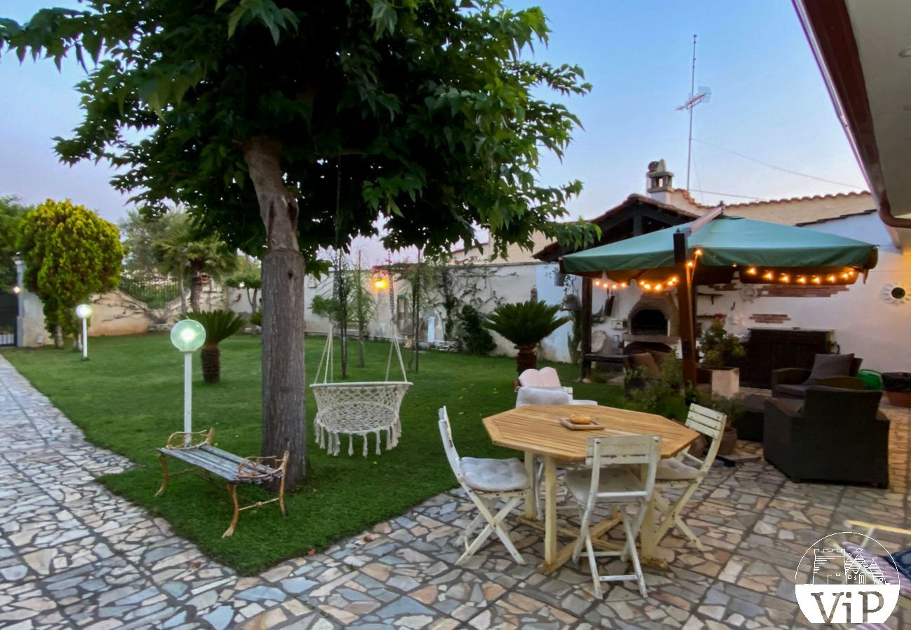 Casa a Spiaggiabella - Villa con giardino e piscina per bambini, vicino spiaggia, 5 camere e 4 bagni, m707