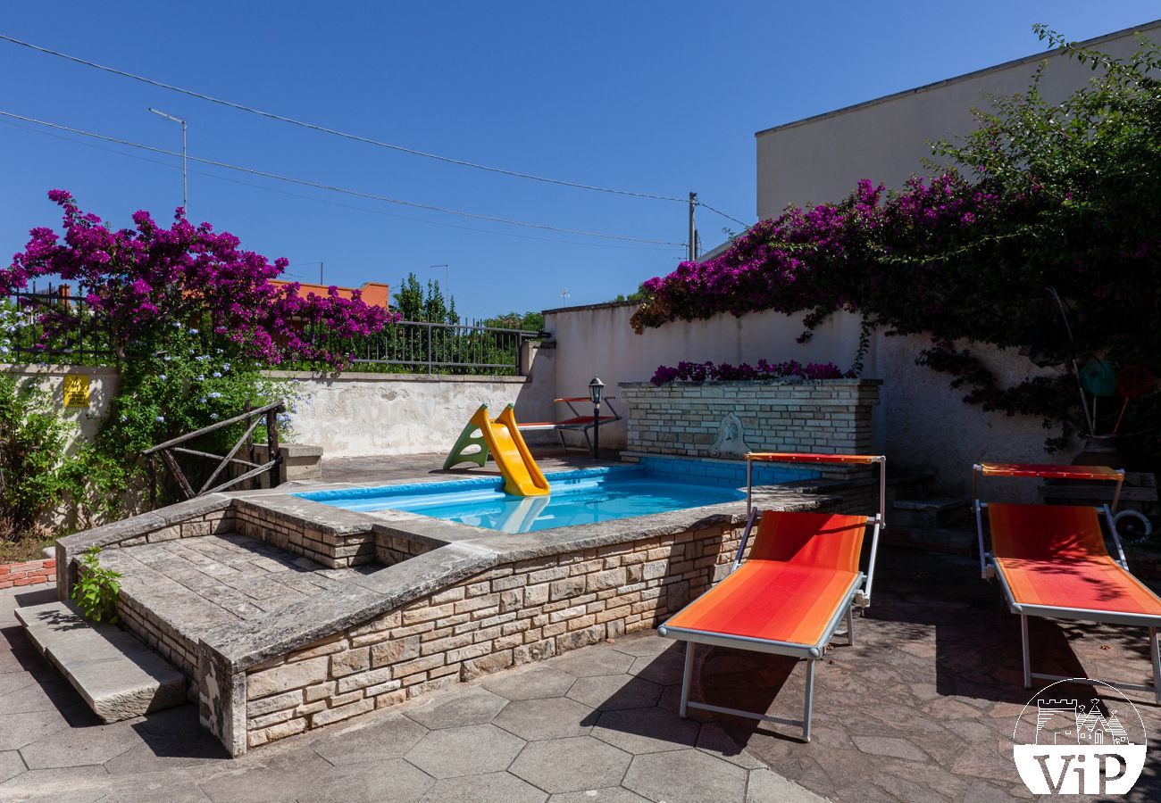 Casa a Spiaggiabella - Villa con giardino e piscina per bambini, vicino spiaggia, 5 camere e 4 bagni, m707