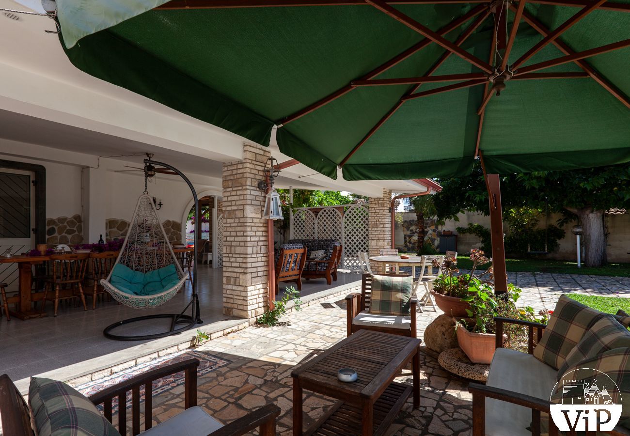 Villa a Spiaggiabella - Villa con giardino, 5 camere, 4 bagni e piscina per bambini vicina alla spiaggia m707