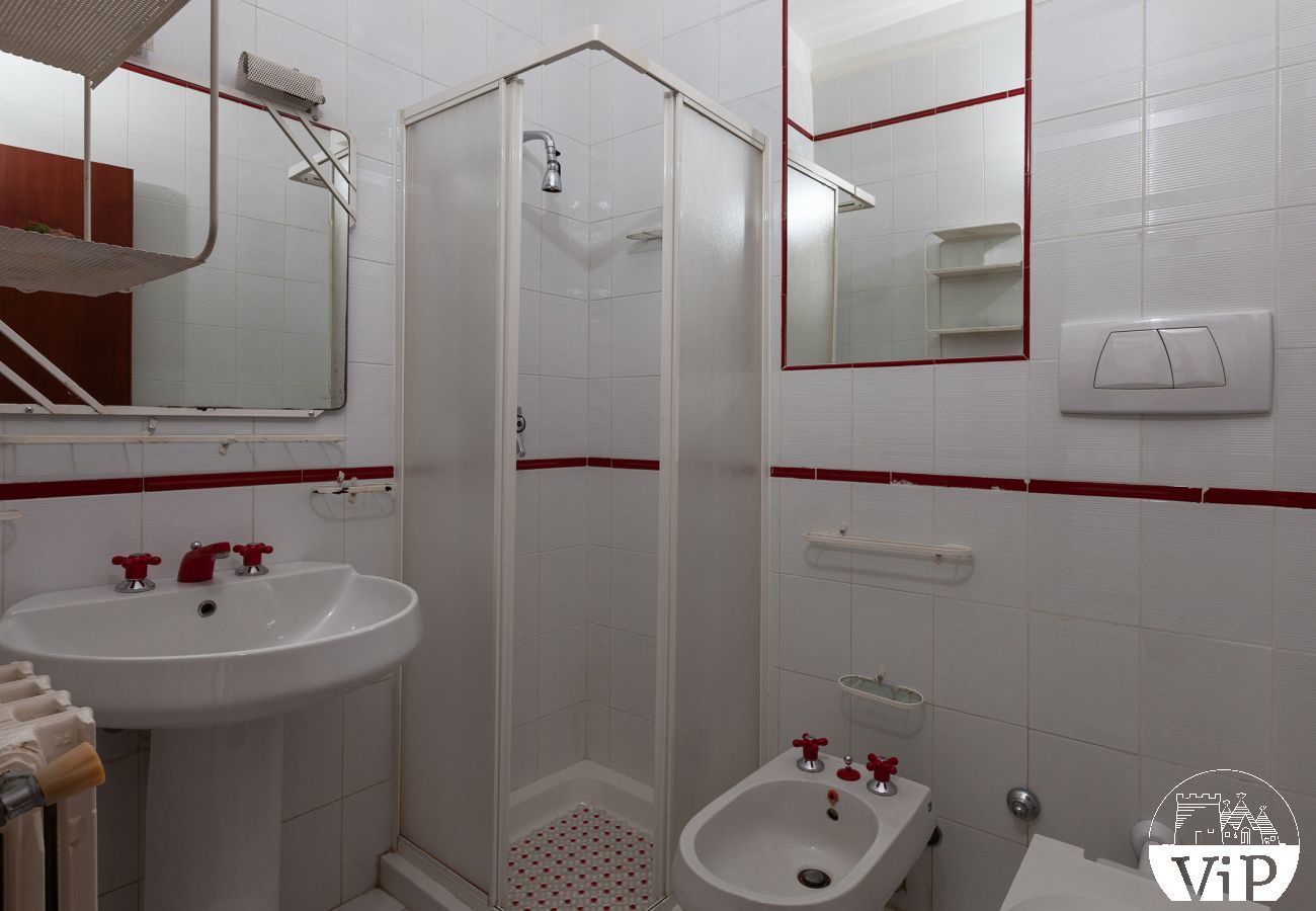Villa a Oria - Villa con grande piscina e stupendo giardino, 4 camere letto, 3 bagni,  m215