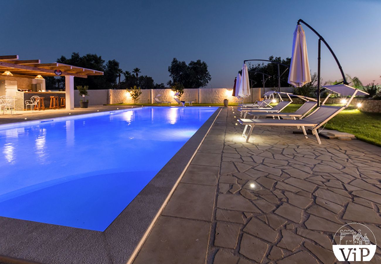 Villa a Muro Leccese - Spaziosa Villa con piscina, 5 camere 5 bagni, m650