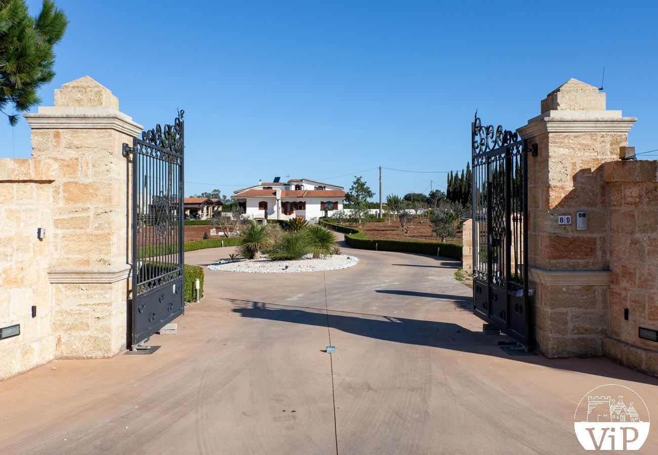 Villa a Poggiardo - Stupenda Villa Salentina,  piscina con idromassaggio, m330