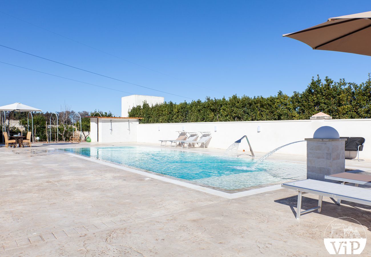 Villa a Poggiardo - Stupenda Villa Salentina,  piscina con idromassaggio, m330