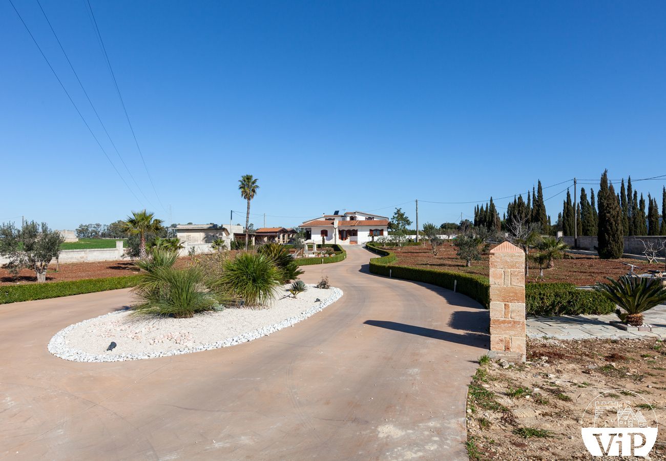 Villa a Poggiardo - Stupenda Villa Salentina,  piscina con idromassaggio, m330