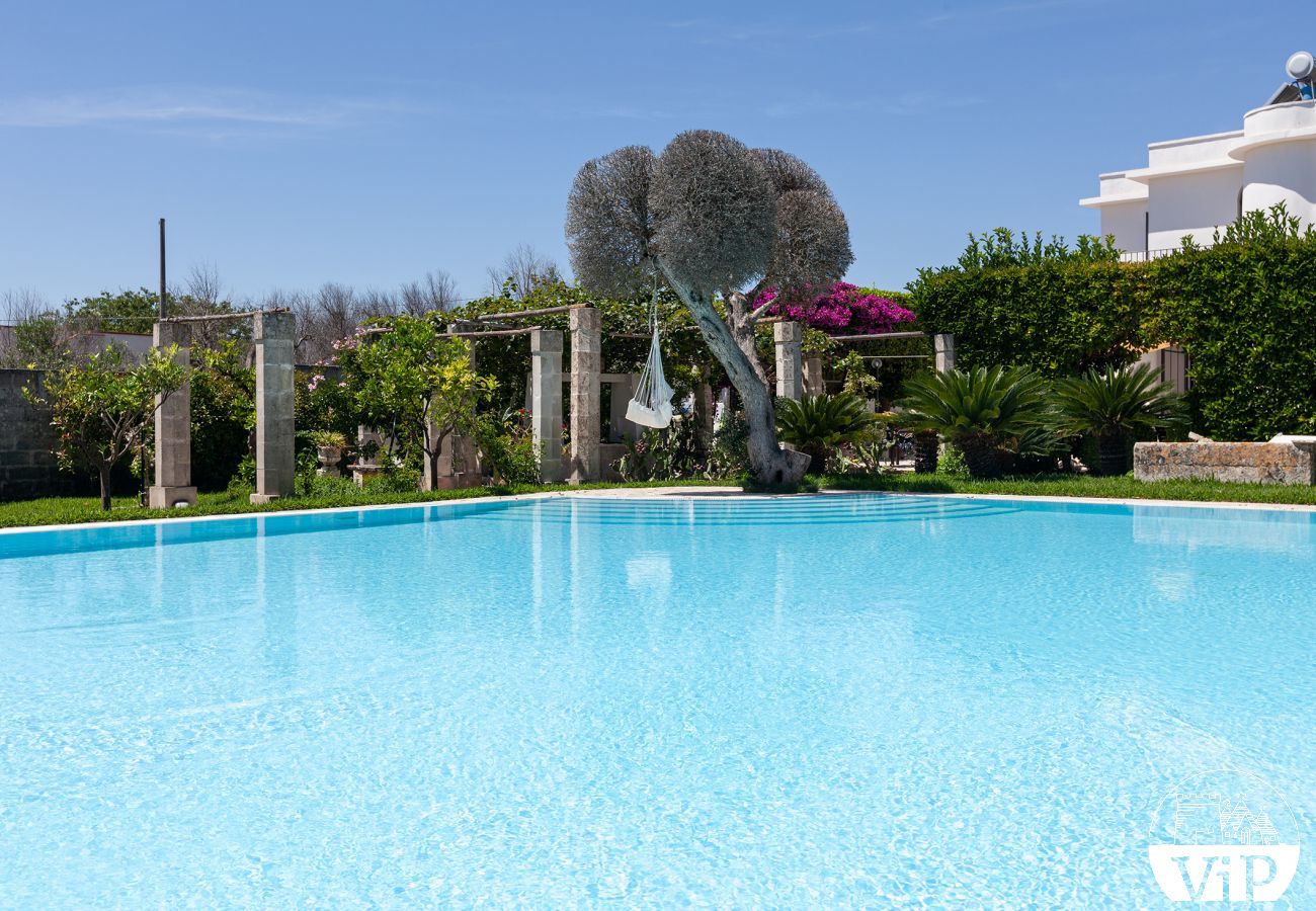 Villa a San Foca - Villa con piscina in campagna, vicono mare San Foca,  m180