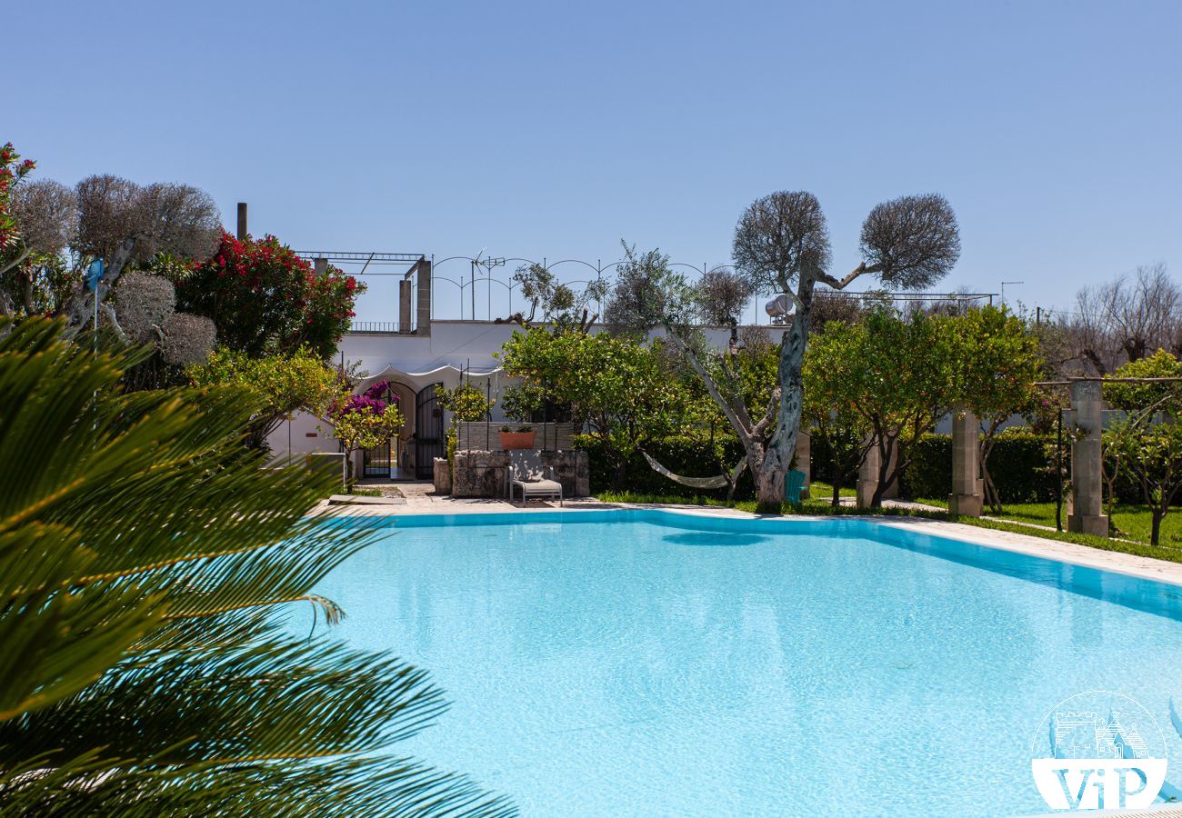 Villa a San Foca - Affitto villetta con utilizzo piscina vicino mare m185