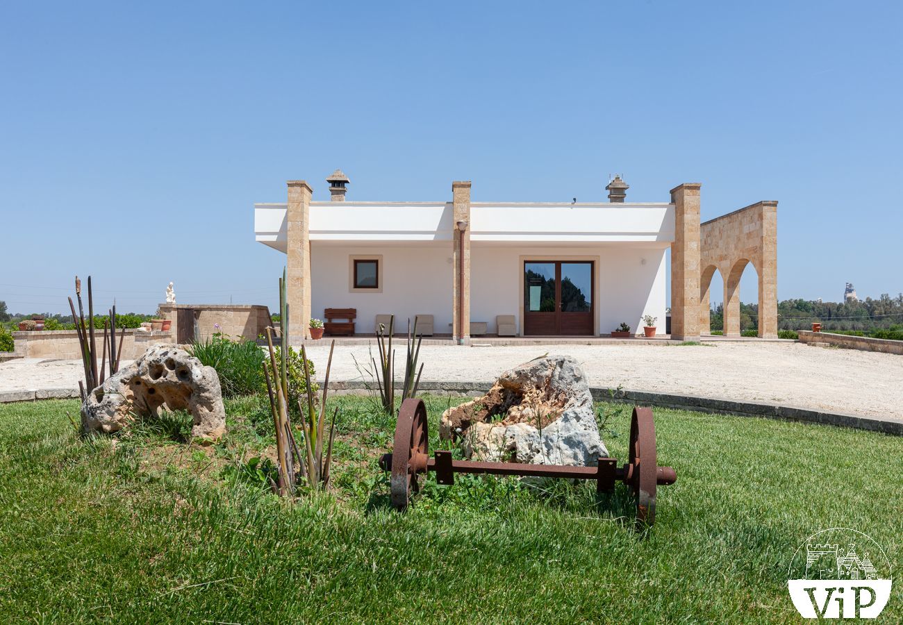 Villa a Galatina - Villa con piscina, idromassaggio, sauna, biliardo m860