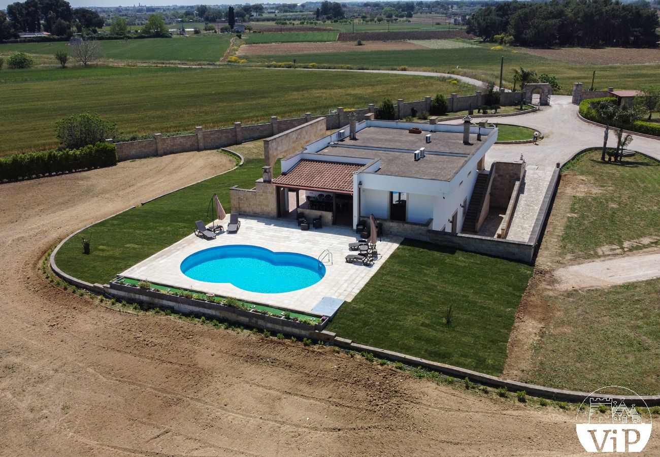 Villa a Galatina - Villa con piscina, idromassaggio, sauna, biliardo m860