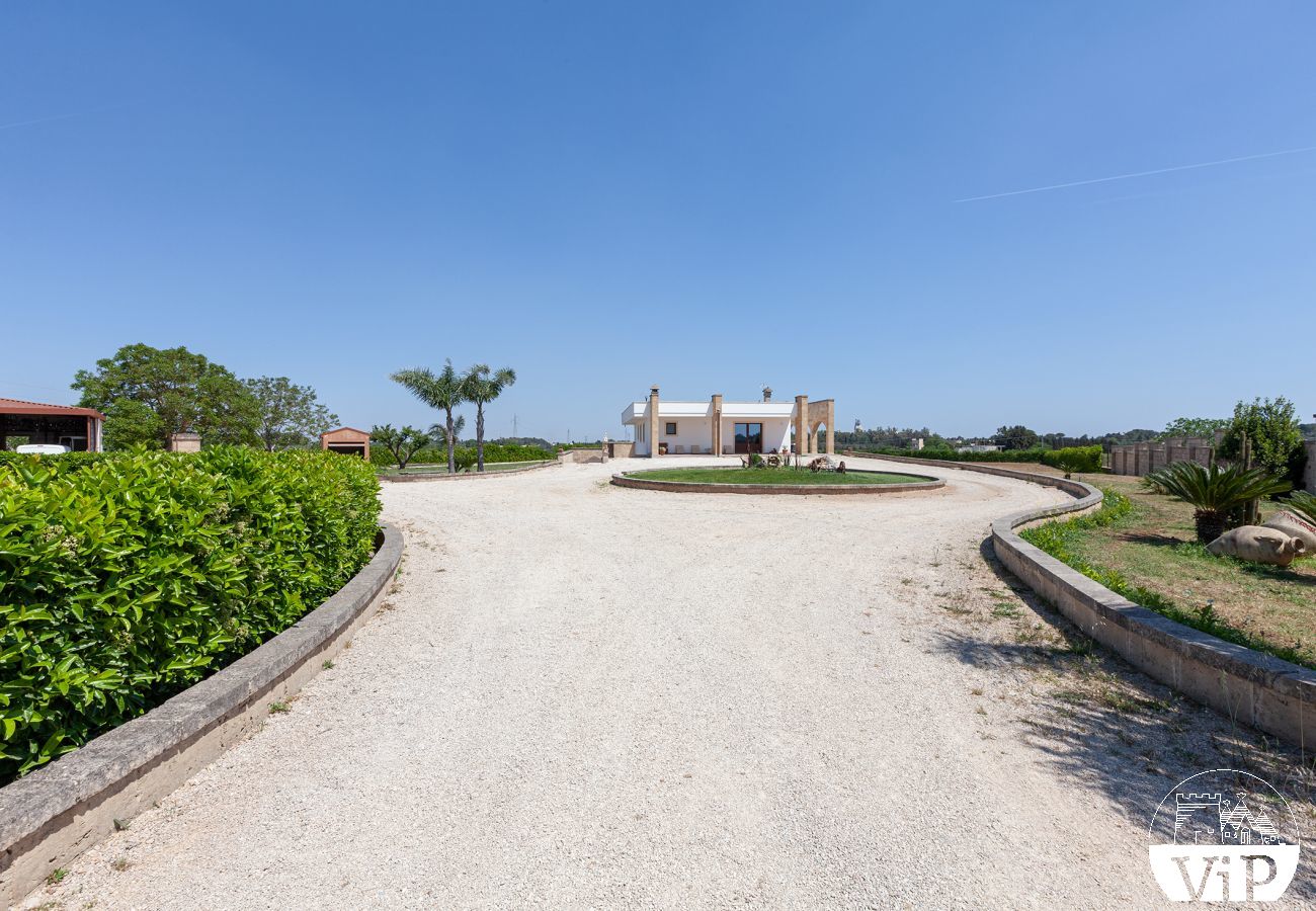 Villa a Galatina - Villa con piscina, idromassaggio, sauna, biliardo m860