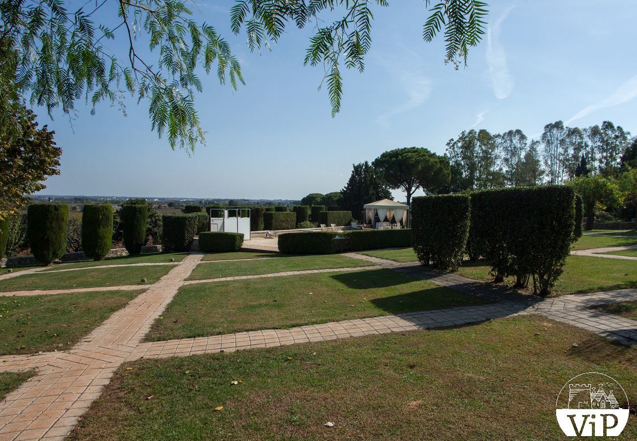 Villa a Galatina - Villa 6 camere e 6 bagni con piscina privata m880