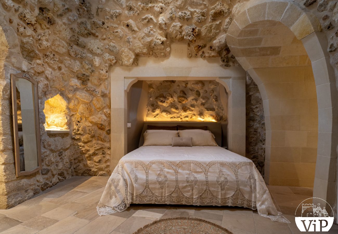Villa a Castrignano de´ Greci - Villa piscina trullo vasca riscaldata 5 bagni m580