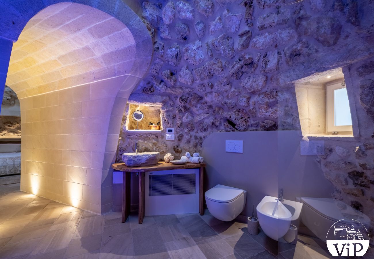 Villa a Castrignano de´ Greci - Villa piscina trullo vasca riscaldata 5 bagni m580