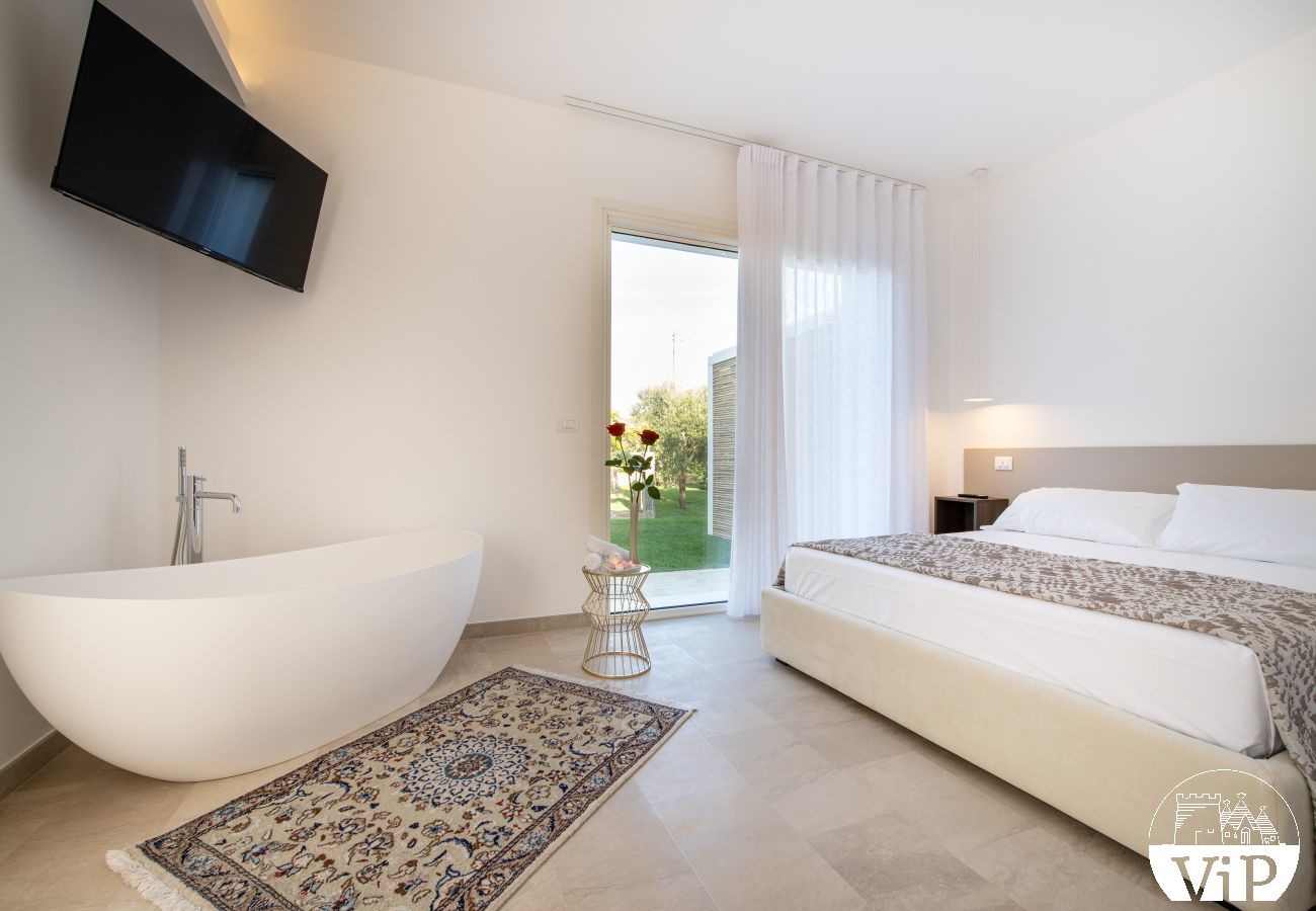 Villa a Castrignano de´ Greci - Villa piscina trullo vasca riscaldata 5 bagni m580
