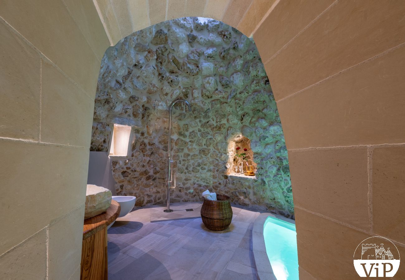 Villa a Castrignano de´ Greci - Villa piscina trullo vasca riscaldata 5 bagni m580