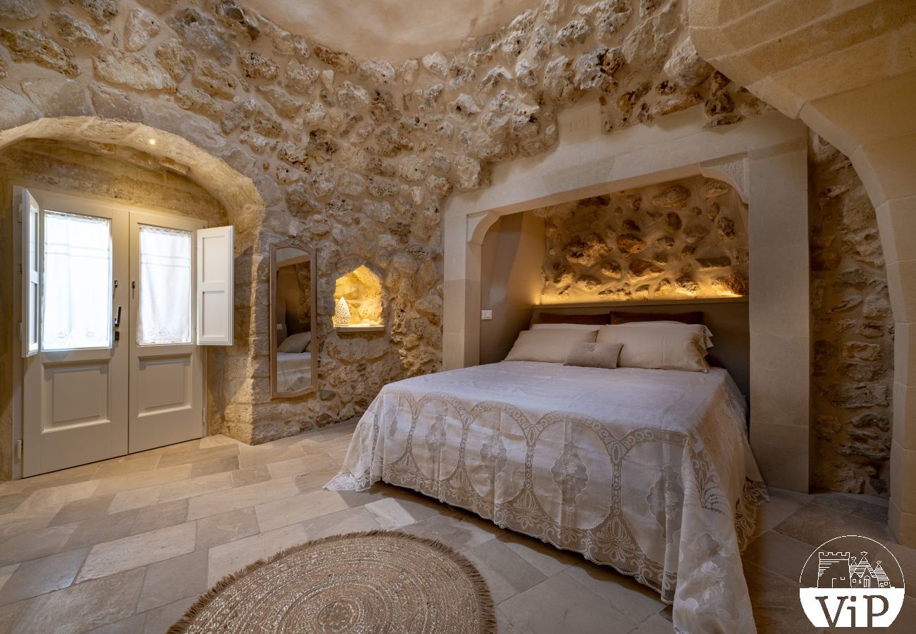 Villa a Castrignano de´ Greci - Villa piscina trullo vasca riscaldata 5 bagni m580